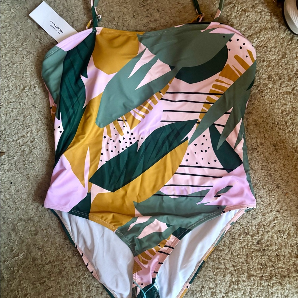 Vero Moda One Piece Swimsuit Tropical Print